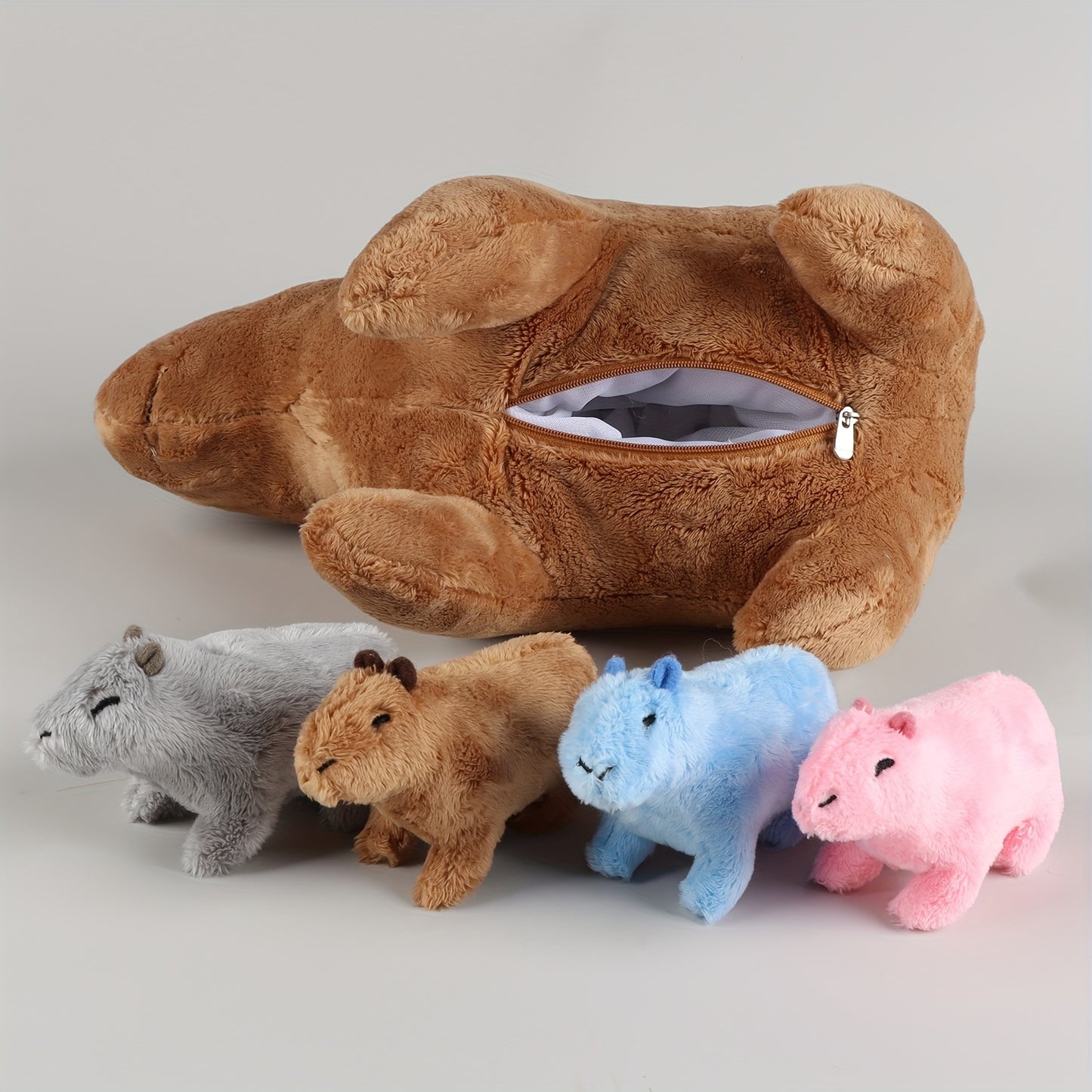 Kapibara Plüschspielzeug mit 4 Mini-Kapibaras