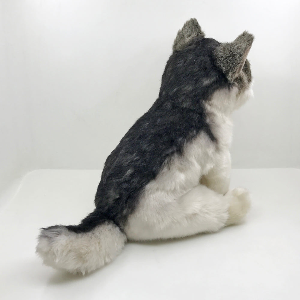 Grauer wolf kuscheltier