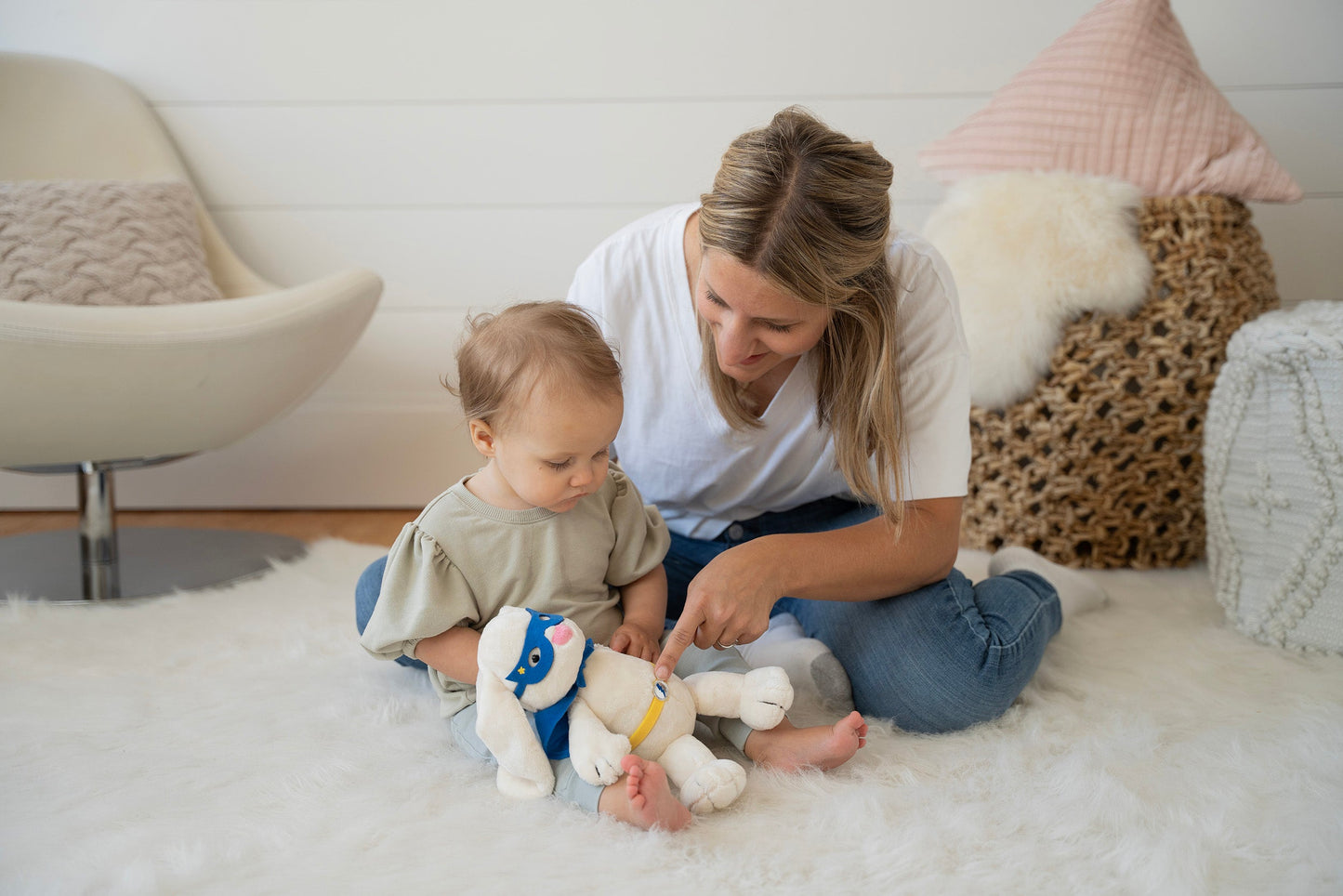 Heldenhafter Kuschelhase in Weiß