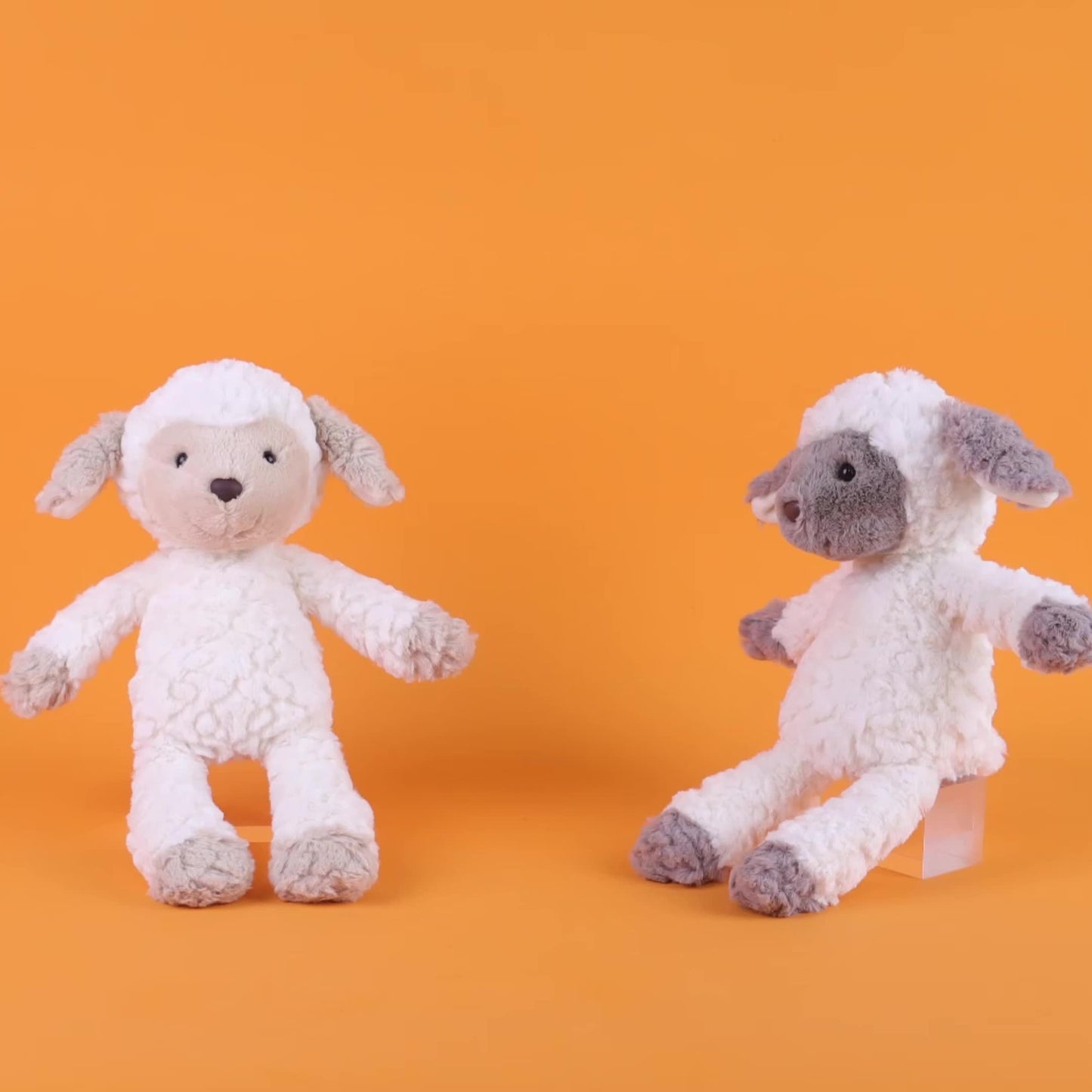 Flauschiges Lamm Plüschtier
