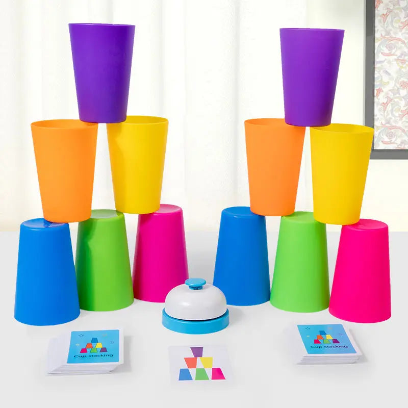 Montessori becherstappel spiel