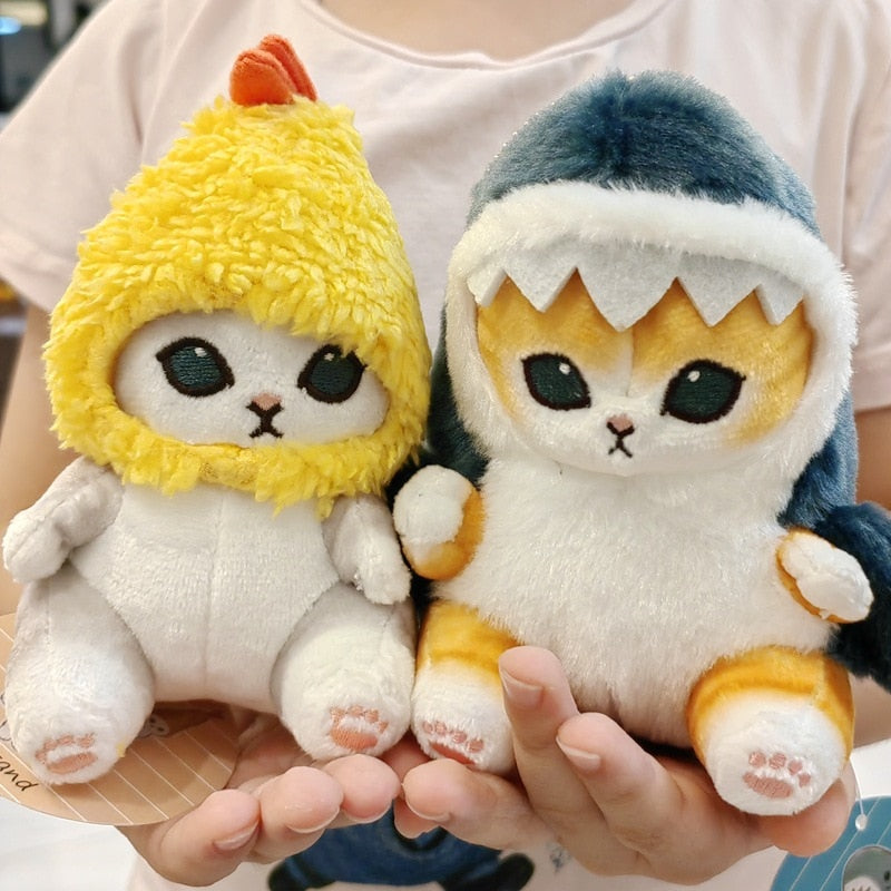 Perfekt Süß und Trendy – Plüschkatze im Hai-Outfit