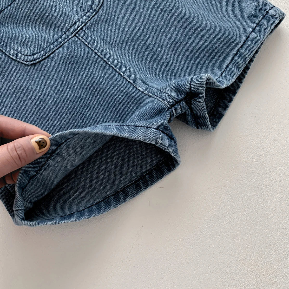Stylisches denim-set für jungen