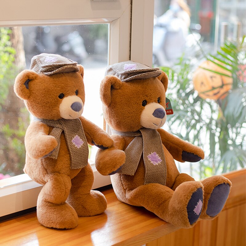 Jetzt Lieblicher Brauner Teddybär mir Mütze und Schal 35/45/55cm bei Kuscheltiere.store kaufen