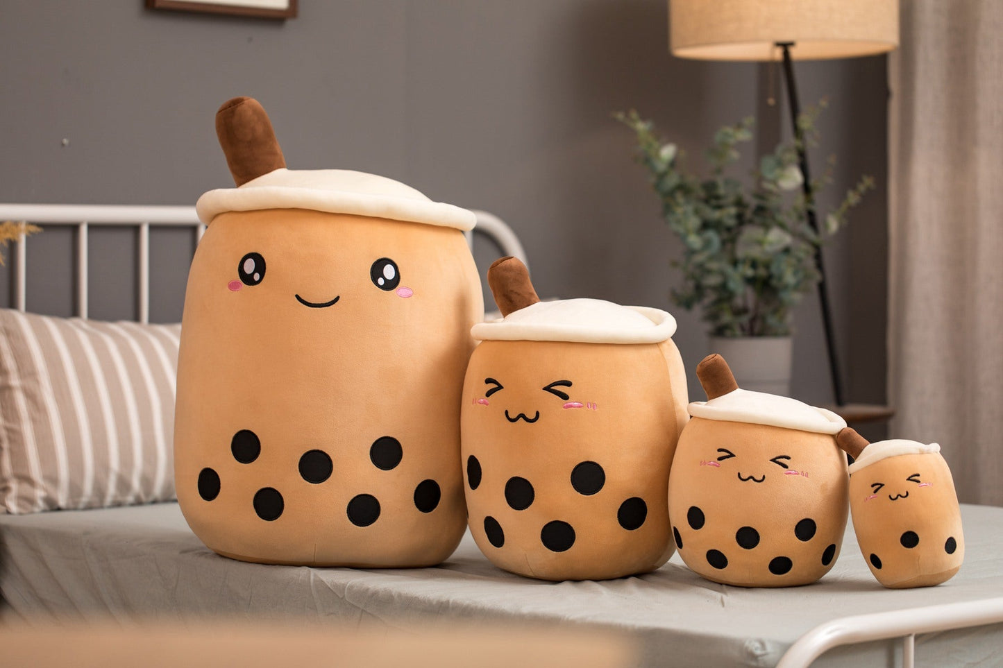Jetzt Lachendes Bubble Tee Kuschel Kissen bei Kuscheltiere.store kaufen