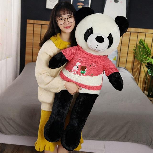 Riesiger Panda mit Pullover Plüschtier