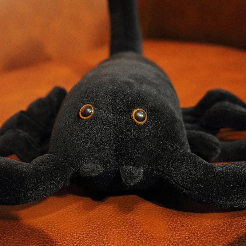 Lebensechtes riesiges schwarzes Skorpion-Plüschtier