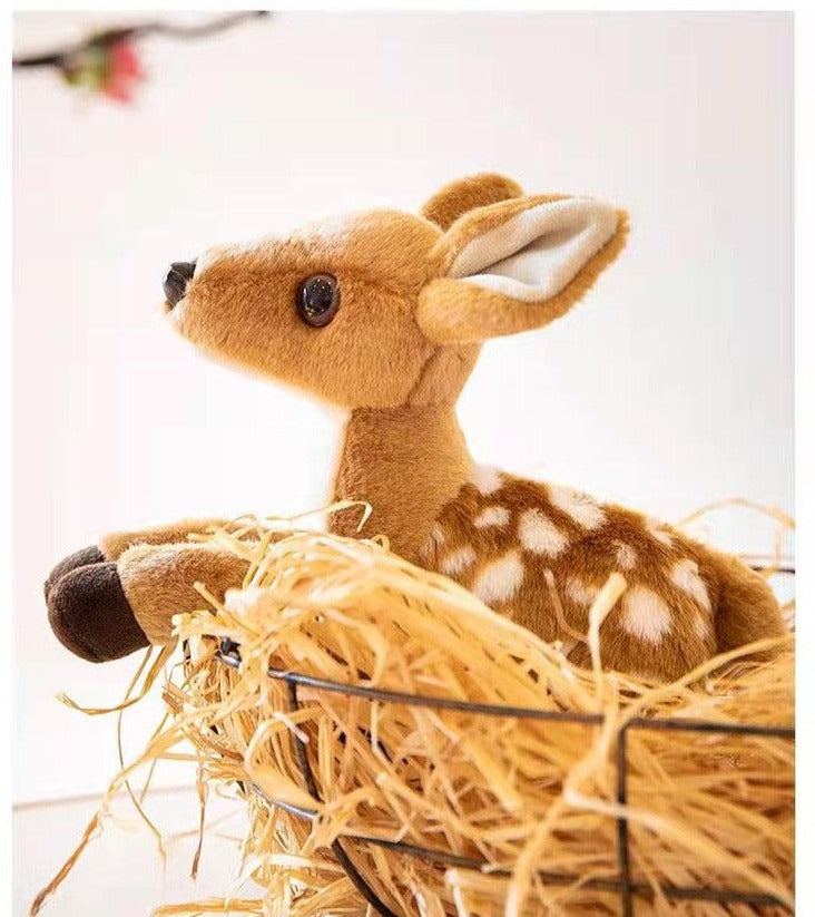 Realistisch niedliches Baby-Hirsch Plüschtier