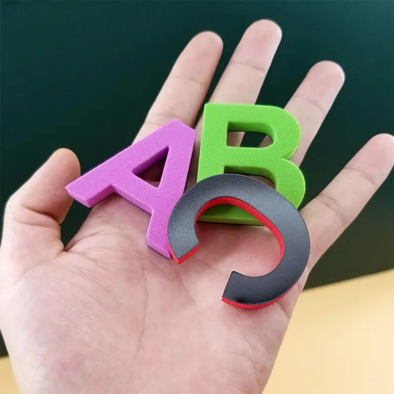 Magnetische Buchstabensticker: Pädagogisches Spielzeug