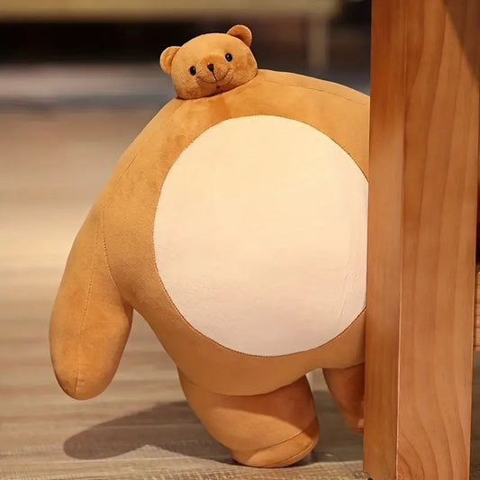 Niedliche Bärenpuppe mit kleinem Kopf