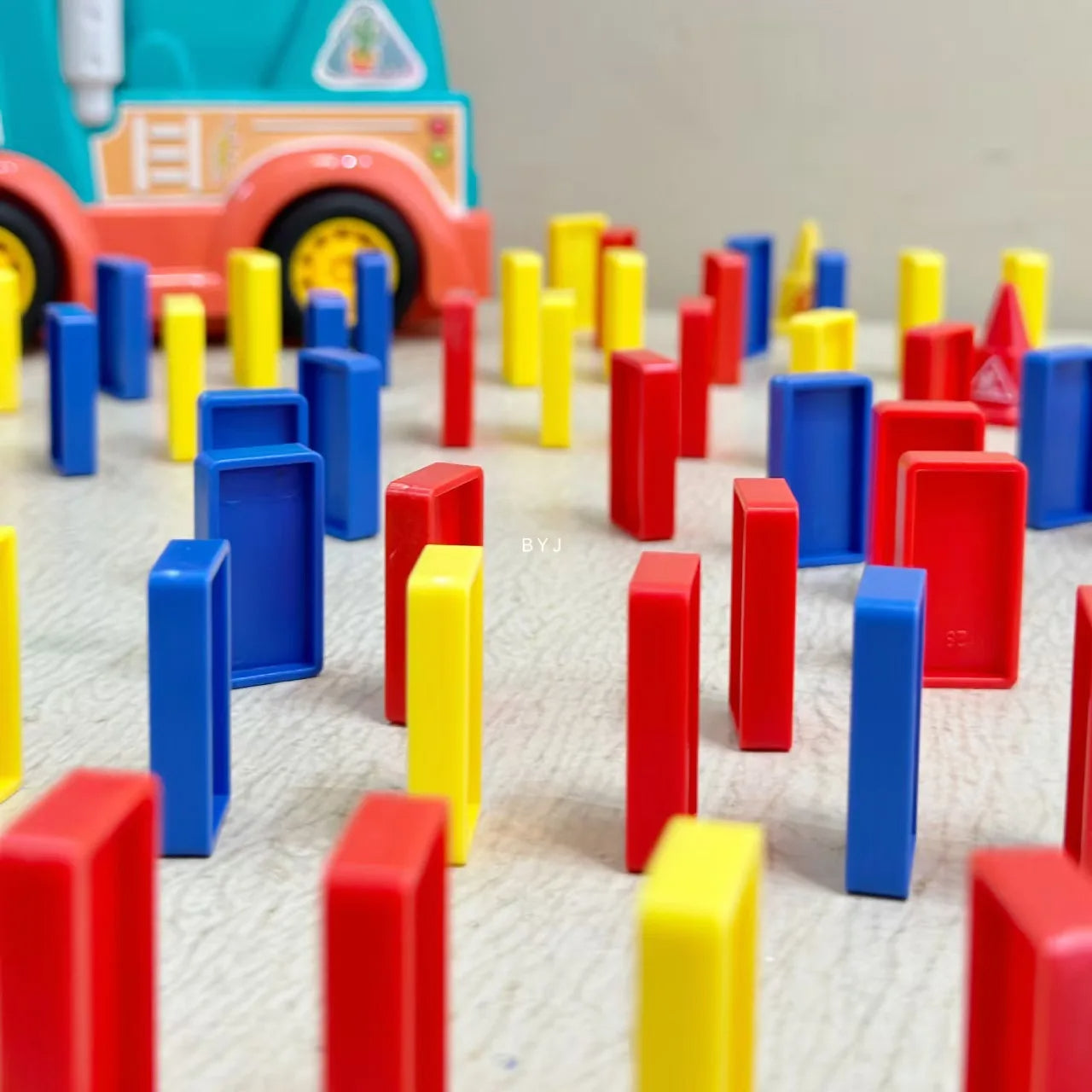 Montessori domino truck
