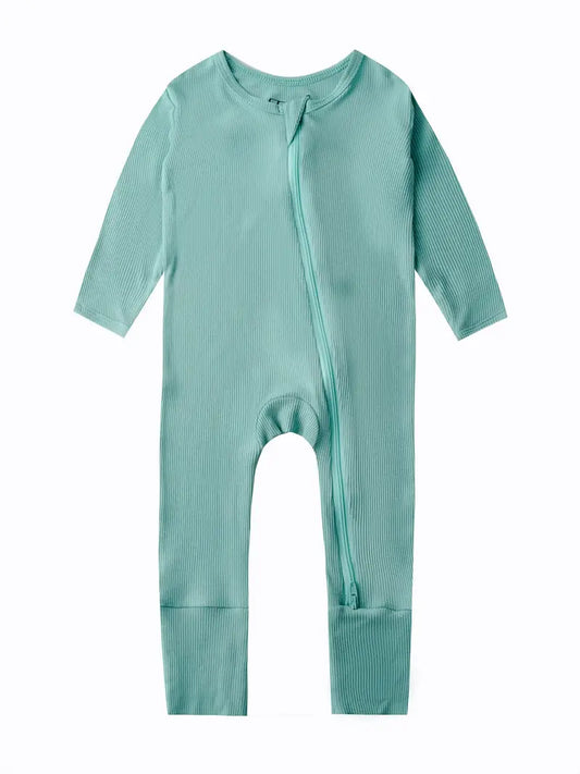Süßer Baby-Strampler mit Reißverschluss und Rippmuster