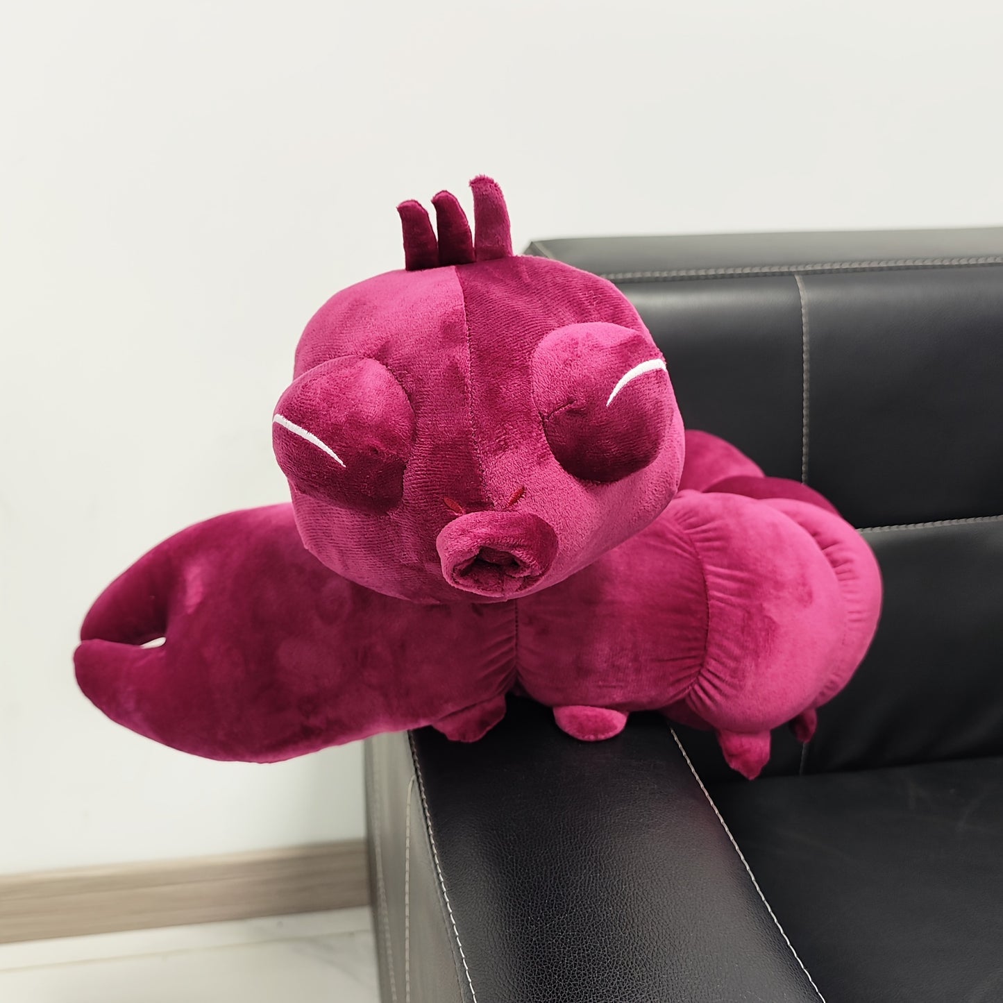 Wormy – Lila Raupen Plüschkissen