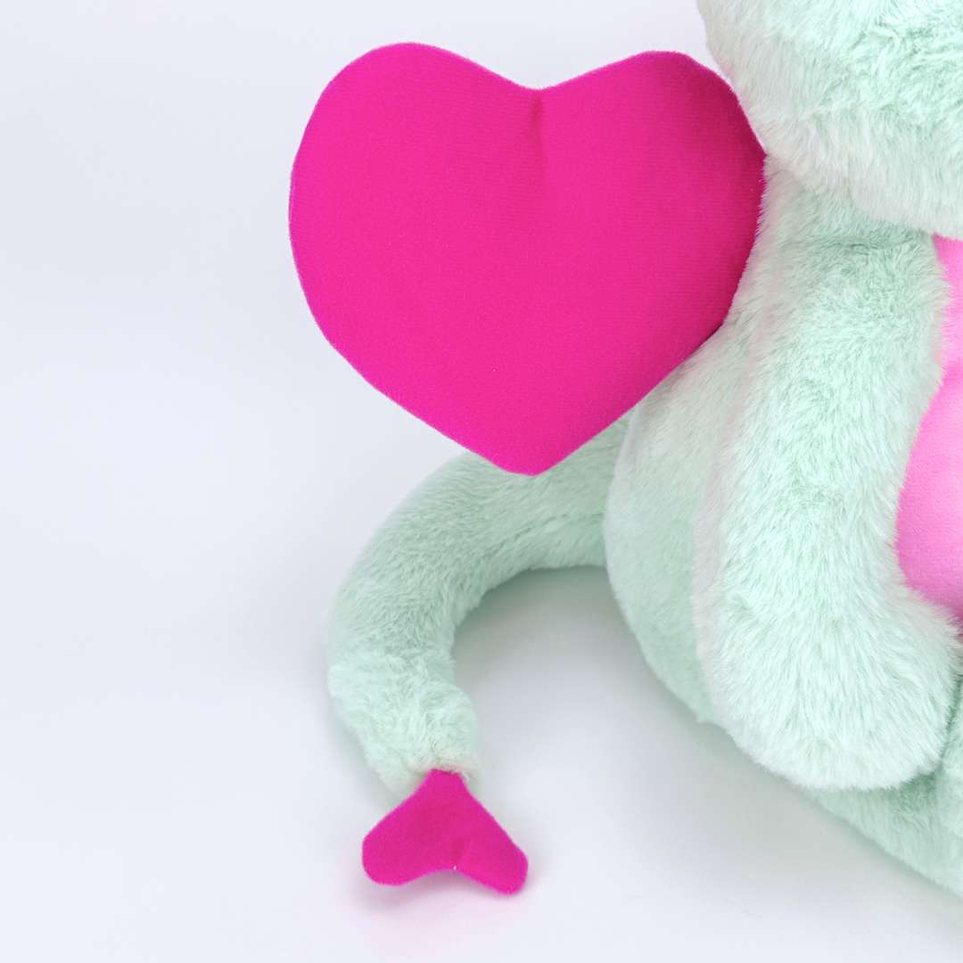 Drache mit Herzflügeln