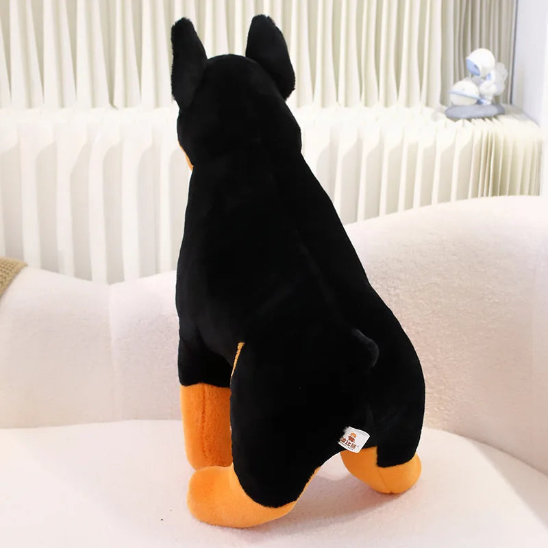 Wachsame Dobermann-Kuschelfigur