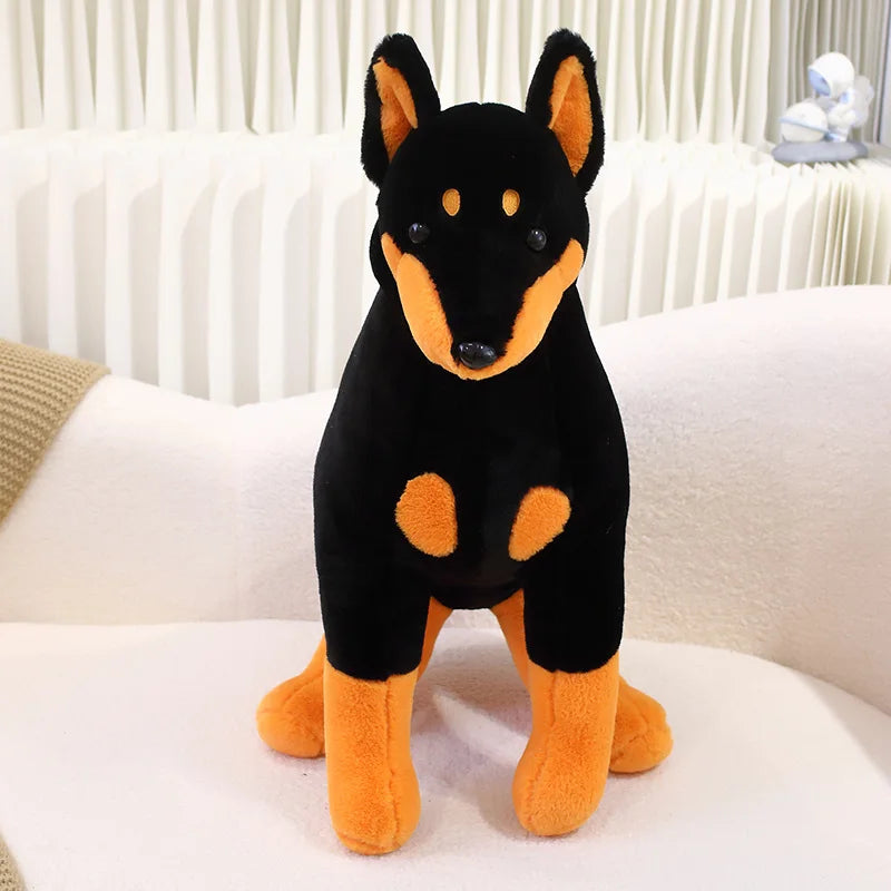 Wachsame Dobermann-Kuschelfigur