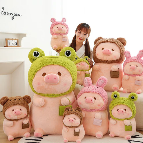 Niedliches schweinchen mit tiermütze kuscheliges plüschtier