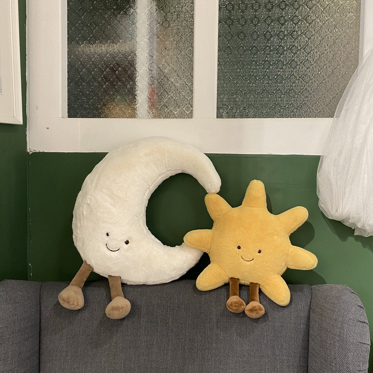 Sonne und Mond Plüschtier mit Pfoten