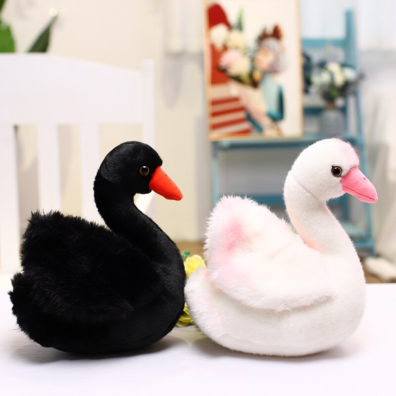 Wunderschöne schwarz-weiße Schwan-Plüschtiere