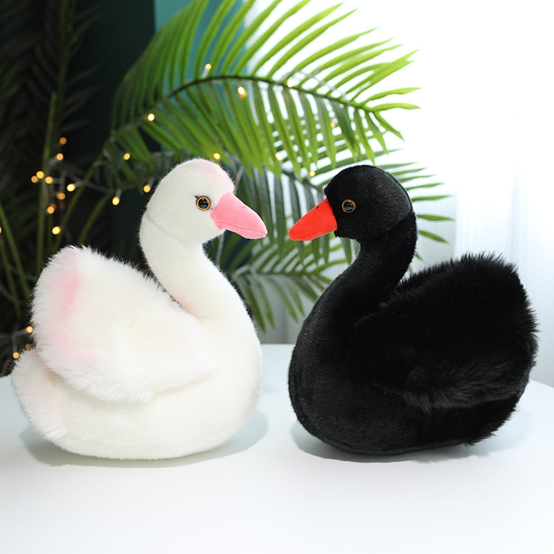 Wunderschöne schwarz-weiße Schwan-Plüschtiere
