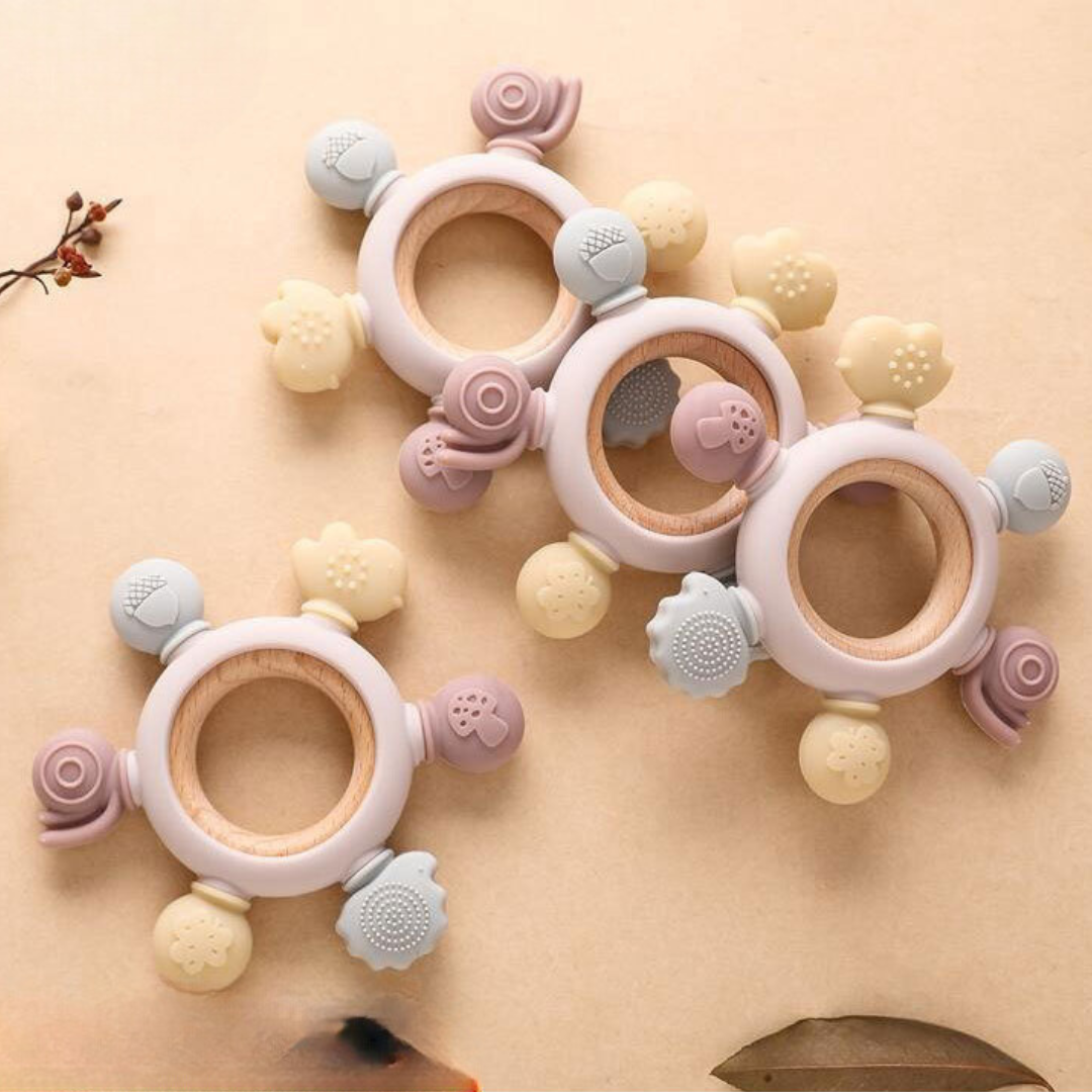 Baby spielzeug aus holz und silikon fürs zahnen