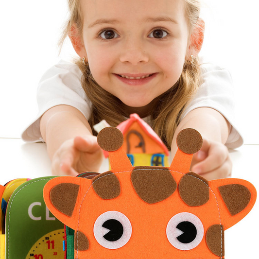 Montessori lern- und beschäftigunsbuch im giraffen design