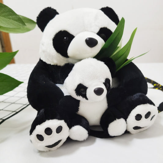 Plüschpanda mit Bambusblatt