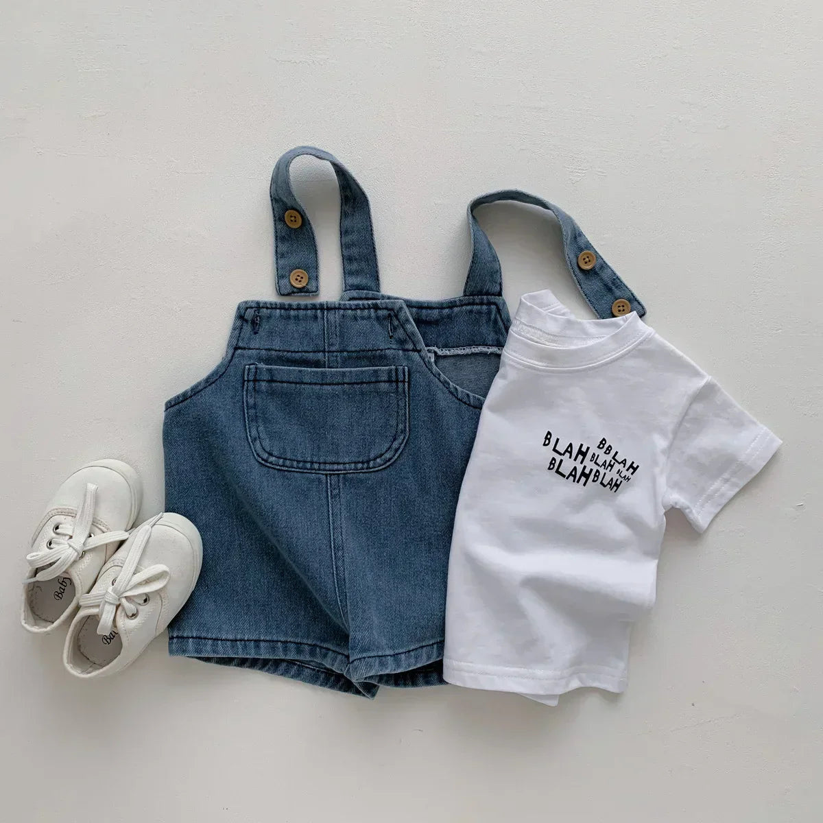 Stylisches denim-set für jungen