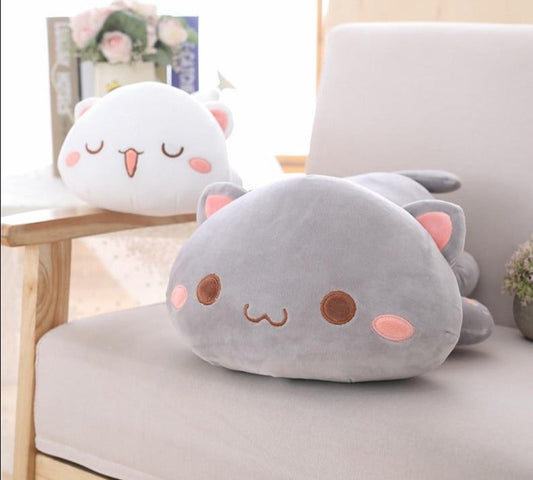 Jetzt Liegende Kawaii Plüsch Katze Stofftier bei Kuscheltiere.store kaufen