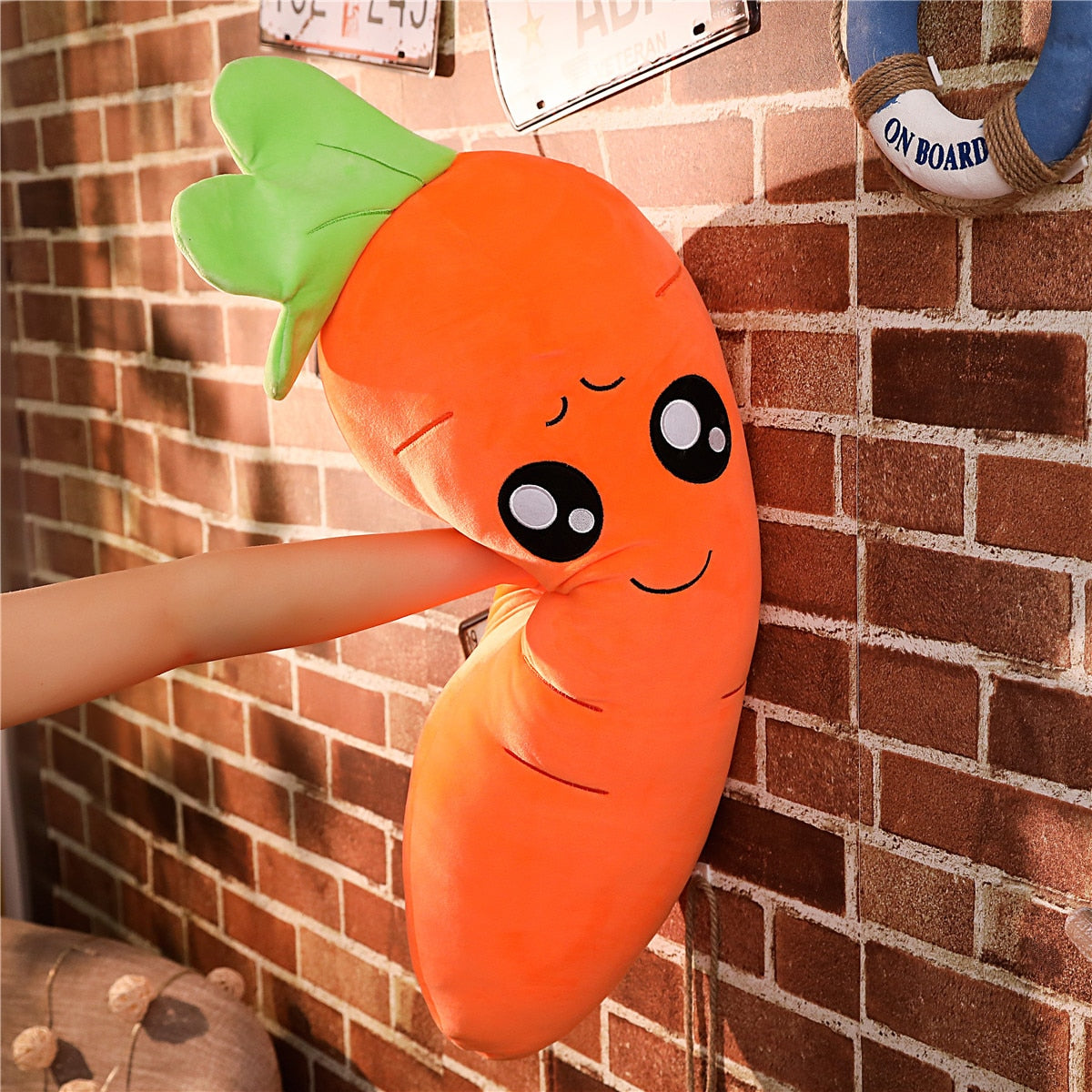 Jetzt Lustige Plüsch Karotte in verschiedenen Größen bei Kuscheltiere.store kaufen