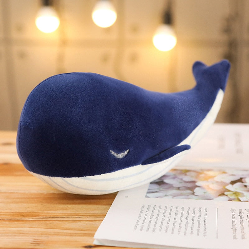 Jetzt Blau Weißer Plüsch Wal Kuscheltier bei Kuscheltiere.store kaufen