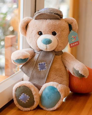 Jetzt Lieblicher Brauner Teddybär mir Mütze und Schal 35/45/55cm bei Kuscheltiere.store kaufen