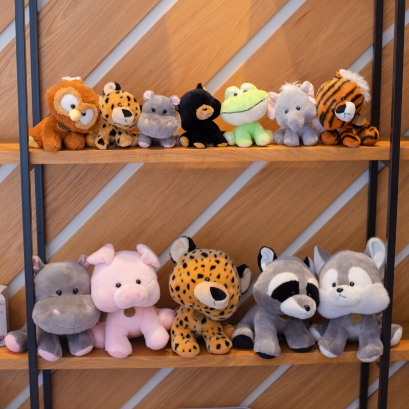 Jetzt Lustige Stofftiere in Cartoon Optik: Tiger, Elefant, Eule, Hippo, Bär, Frosch, Schweinchen, Husky, Leopard zur Wahl bei Kuscheltiere.store kaufen