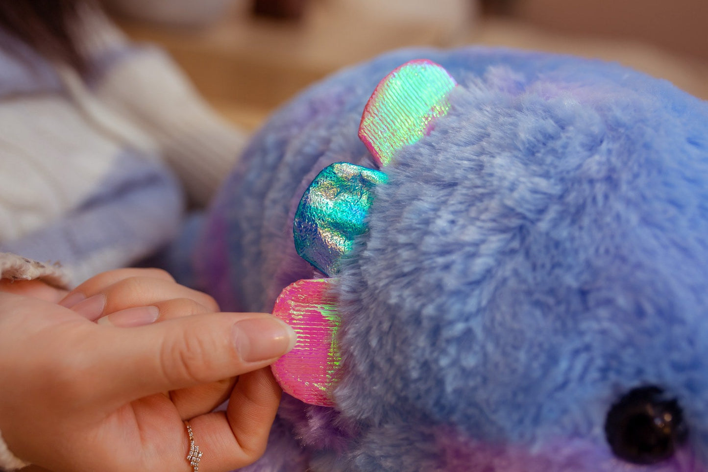 Jetzt Farbenfroher Regenbogen Fisch Stofftier Kuscheltier bei Kuscheltiere.store kaufen