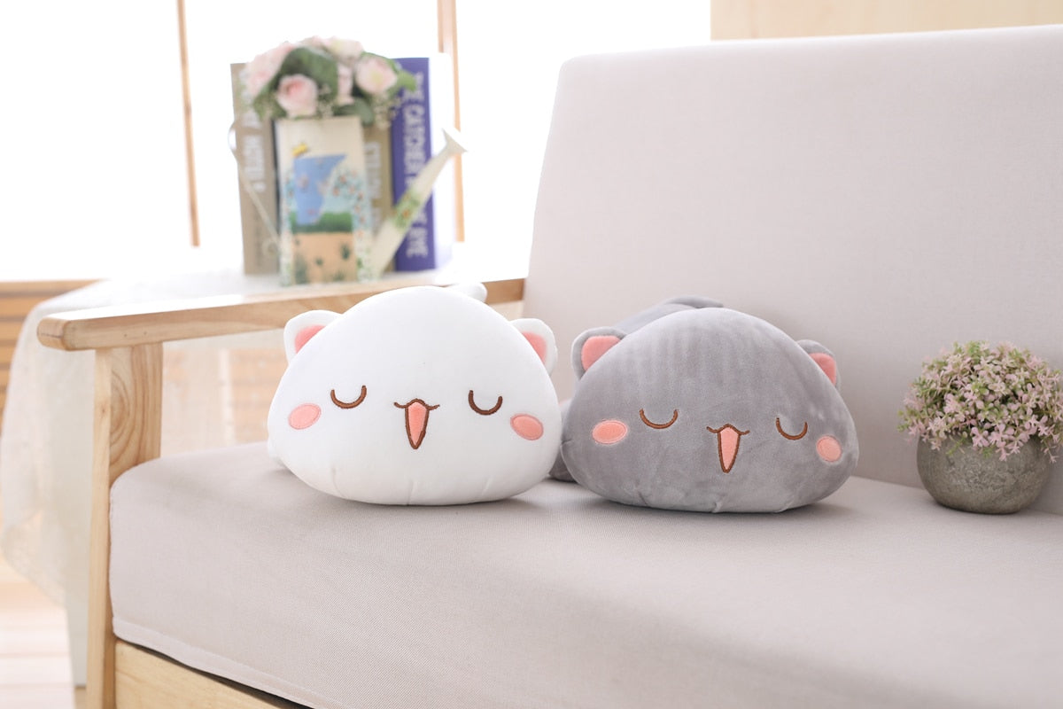 Jetzt Liegende Kawaii Plüsch Katze Stofftier bei Kuscheltiere.store kaufen