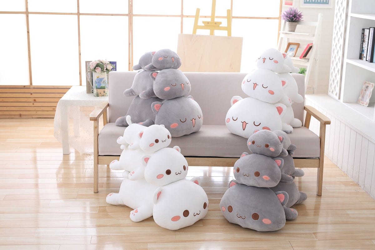 Jetzt Liegende Kawaii Plüsch Katze Stofftier bei Kuscheltiere.store kaufen