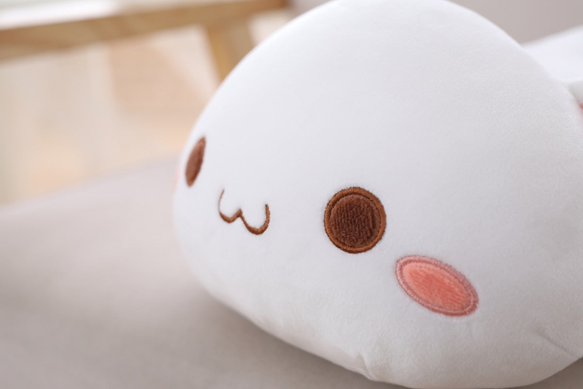 Jetzt Liegende Kawaii Plüsch Katze Stofftier bei Kuscheltiere.store kaufen
