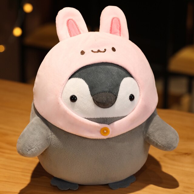 Jetzt Lieblicher Pinguin Stofftier mit Mütze (20/30/50CM) bei Kuscheltiere.store kaufen