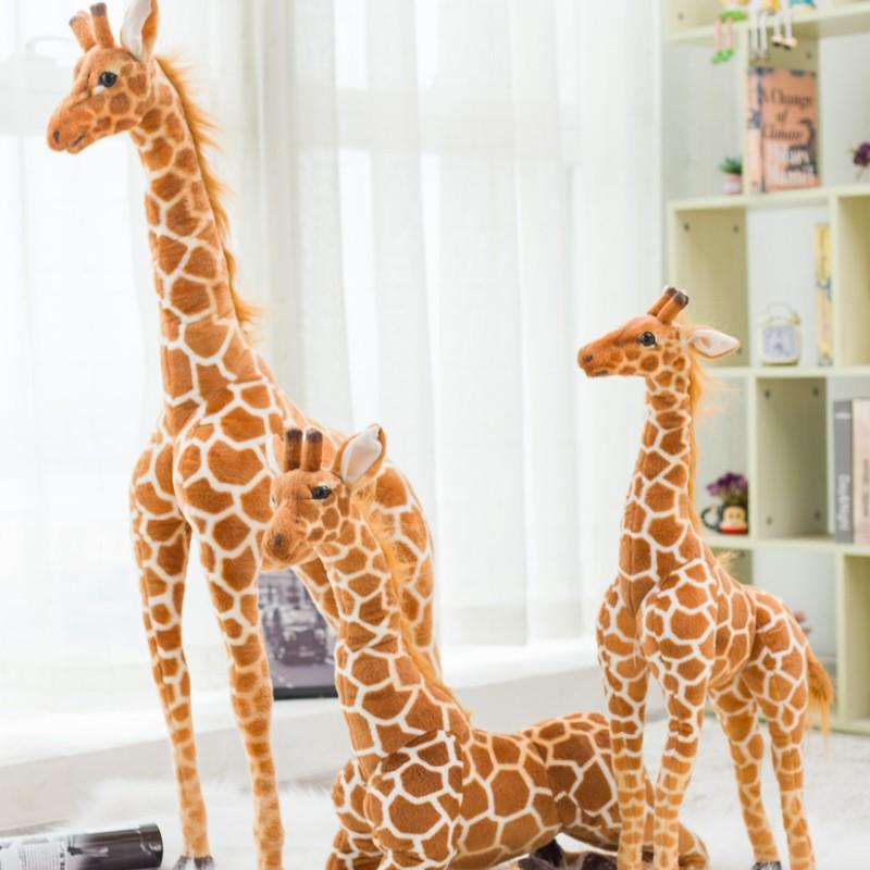 Große ausgestopfte Giraffe für das Kinderzimmer