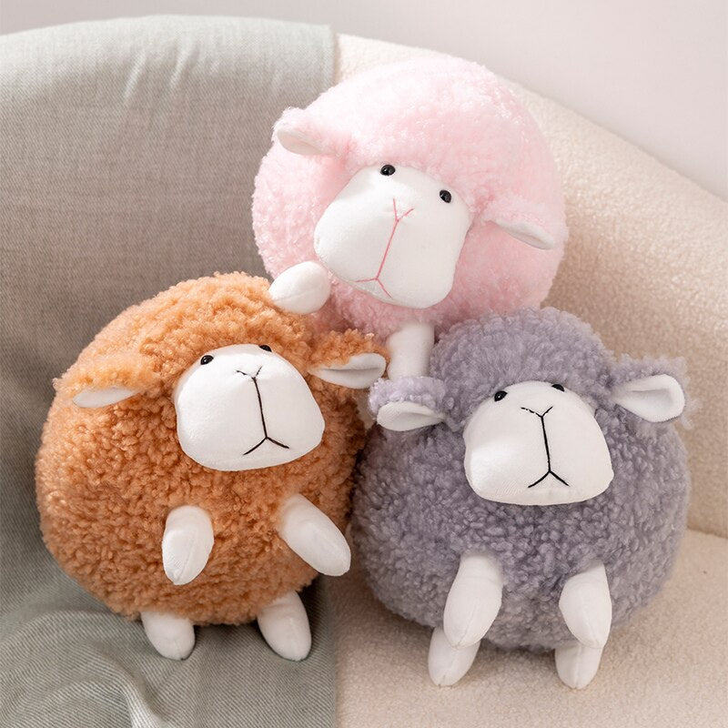 Grumpy das flauschige Schaf