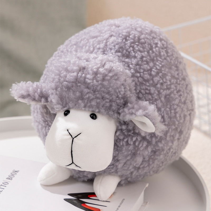 Grumpy das flauschige Schaf