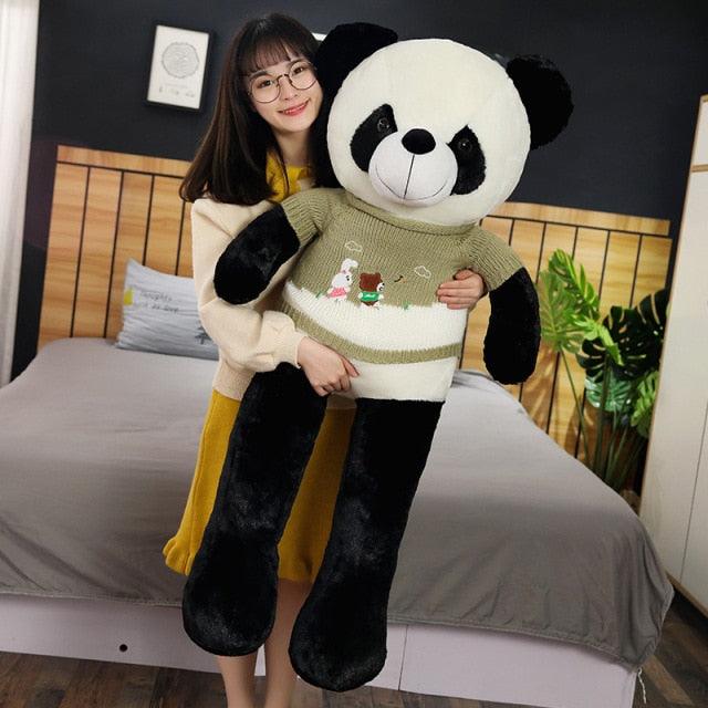 Riesiger Panda mit Pullover Plüschtier