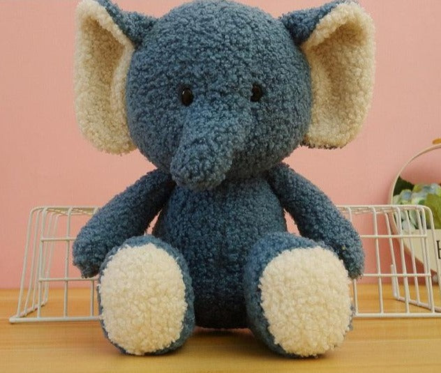 Niedliche Plüschtiere (Affen, Löwe, Elefant, Katze)