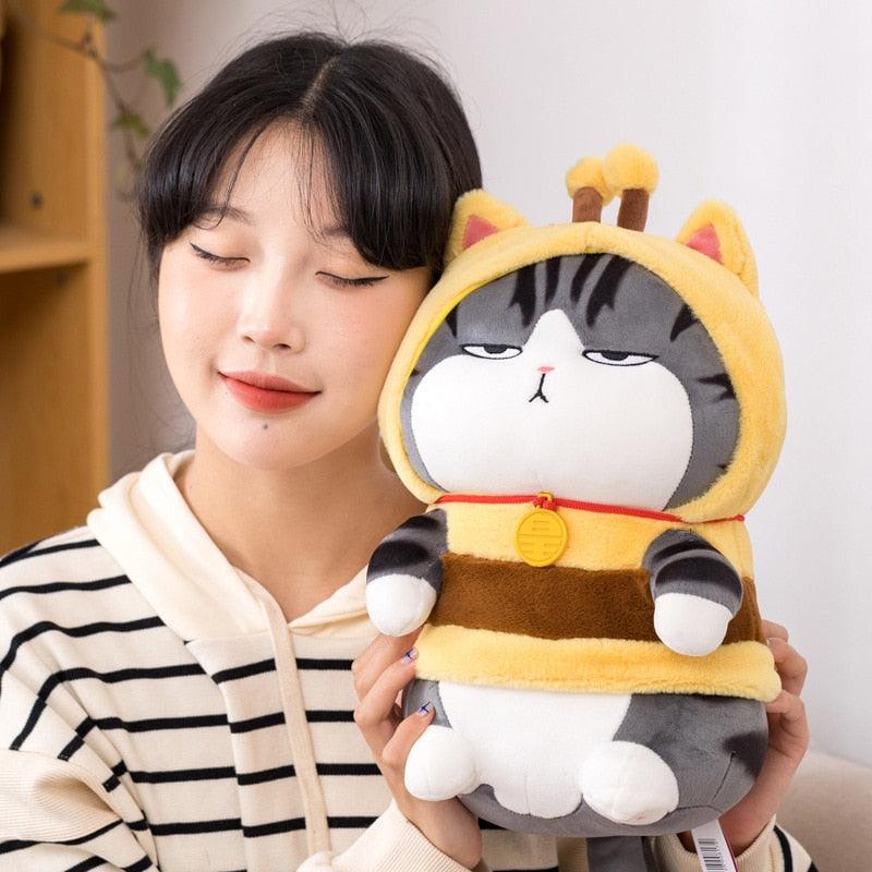 Kawaii Katze als Mops verkleidet Plüschtier